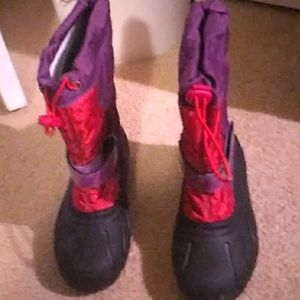 Snow boots Anna and elsa themed punk and purple Size 4